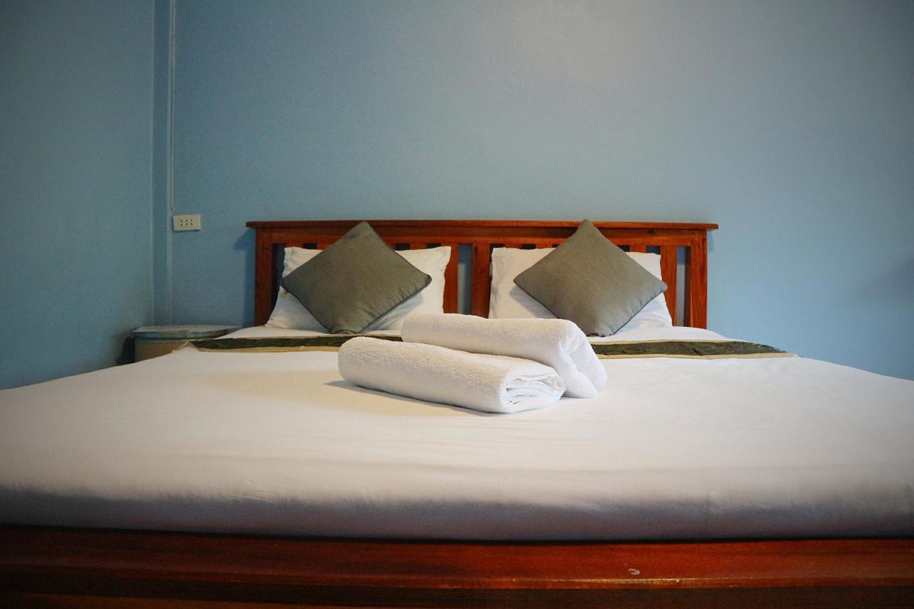Marina hut guest house Ko Lanta Extérieur photo