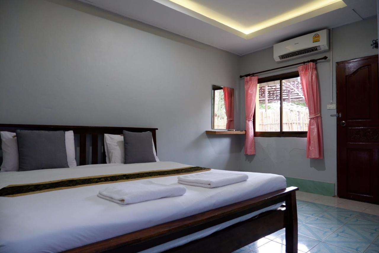 Marina hut guest house Ko Lanta Extérieur photo