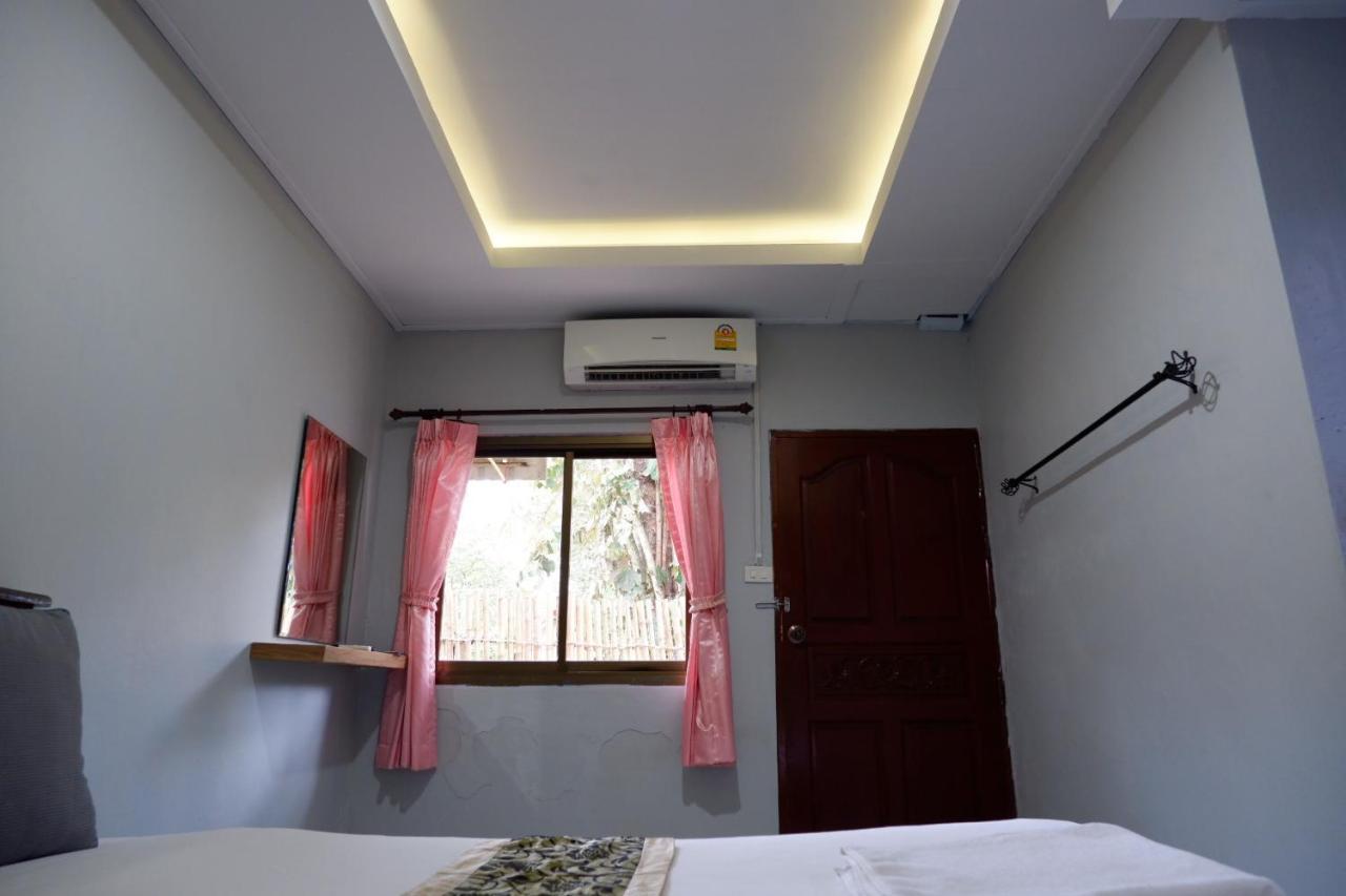 Marina hut guest house Ko Lanta Extérieur photo