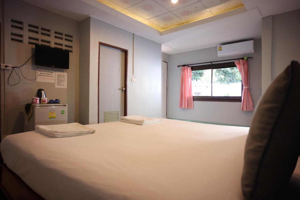 Marina hut guest house Ko Lanta Extérieur photo